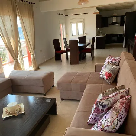 Διαμέρισμα 3-Bedroom Spacious Apartment With Panoramic View *